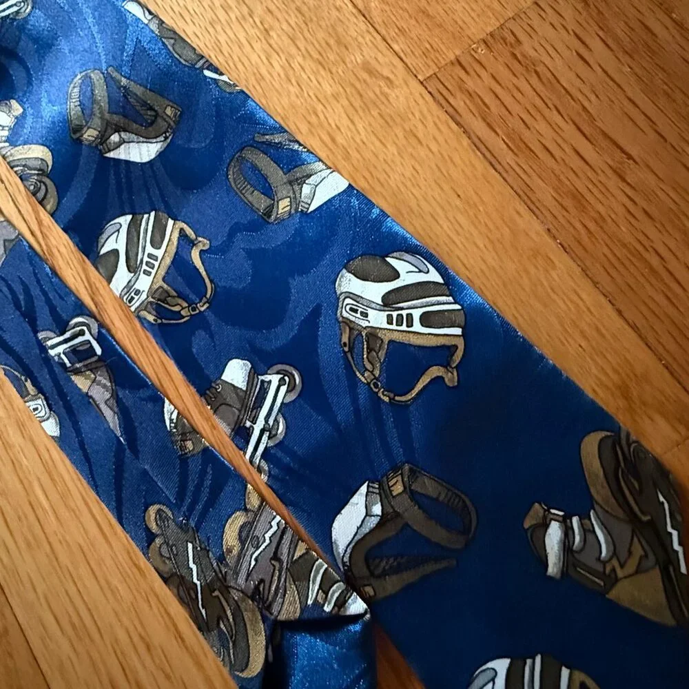 Jordache Concepts Tie ~ Rollerblade & Helmets